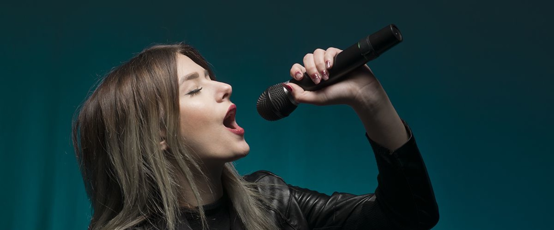 Can singing lessons help a bad singer?